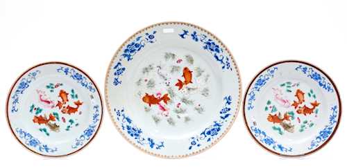ONE LARGE AND TWO SMALL FAMILLE ROSE DISHES.
