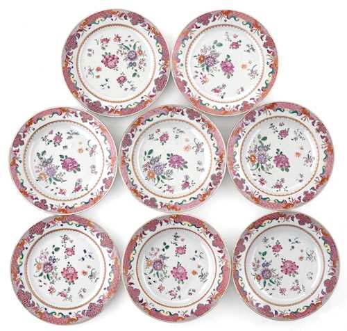 EIGHT FAMILLE ROSE PLATES.