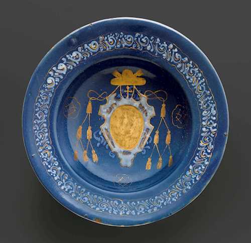 SMALL MAIOLICA PLATE FROM THE CARDINAL FARNESE SERVICE,