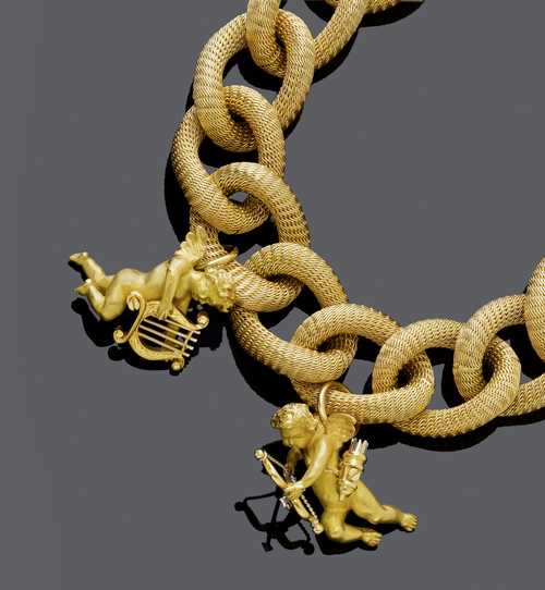 GOLD BRACELET WITH 2 PENDANTS.