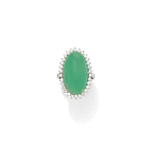 JADE AND DIAMOND RING, ca. 1960.