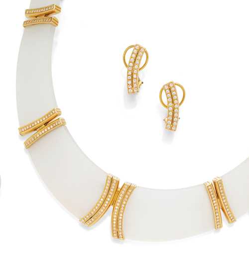 PLEXIGLAS, DIAMOND AND GOLD NECKLACE WITH EARCLIPS, BY BINDER, ca. 1980.