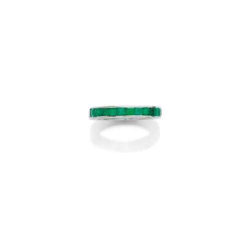 EMERALD AND GOLD RING.