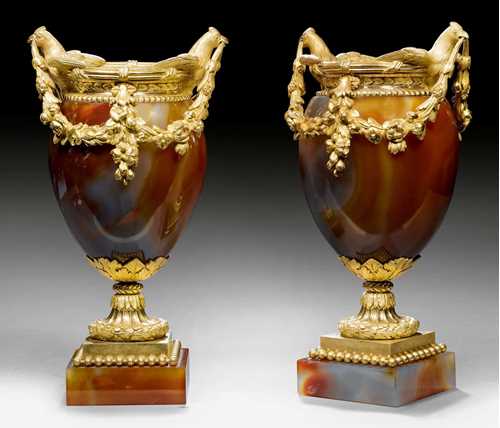 1 PAAR ACHAT-VASEN MIT BRONZEMONTUR,