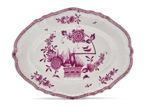 AN OVAL PLATTER WITH HEDGE PATTERN