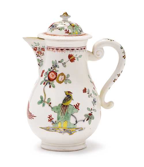 A SMALL COFFEE POT WITH RARE KAKIEMON DECORATION