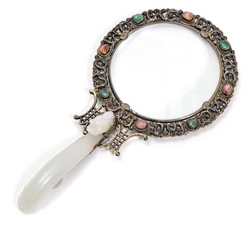 A MAGNIFYING GLASS WITH JADE HANDLE.