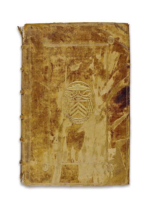 - Plinius, C. Secundi Historiae mundi libri XXXVII. Opus omni quidem commendatione maius...Nunc denuo quanta praestari potuit fide, cura... 2 Tle. in 1 Bd. Leyden, Sumptibus Caldorianae Societatis, 1606. Fol. 2 Titel mit Holzschnitt-Druckermarke (in Wiederholung), davon 1 in Rot u. Schwarz [43] Bl., 792 S.; [86] Bl. Index. Mit zahlr. figuralen Kopfvign. u. Holzschnitt-Initialen. Späterer Ldr.-Bd. mit Supralibros des Kardinals Richelieu, goldgepr. Rückentitel u. Rückenverg., Goldschnitt (Berieben u. bestossen, Rücken mit Ldr.-Verlust, Kapitale fehlen).