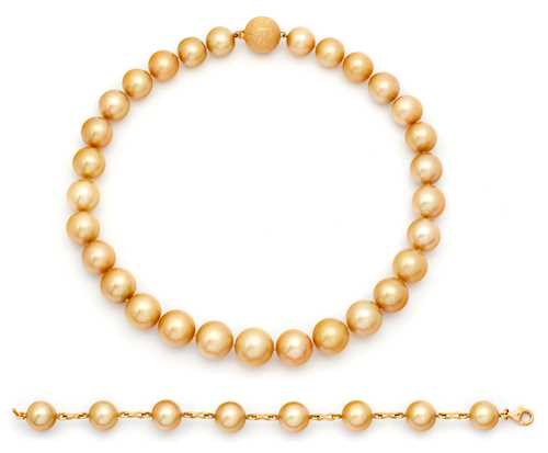 PEARL NECKLACE WITH BRACELET.