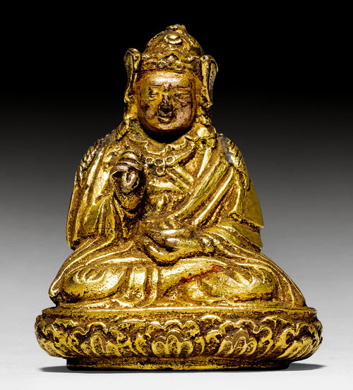 KLEINE BRONZEFIGUR DES PADHMASAMBHAVA.