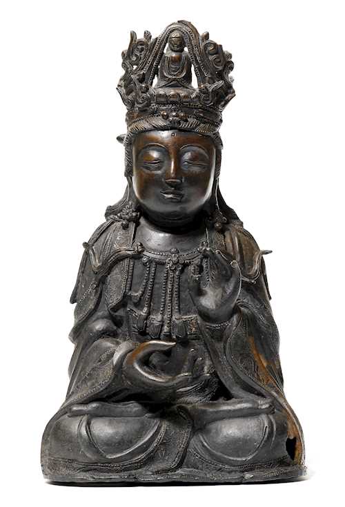 A LARGE FIGURE OF THE SEATED GUANYIN.