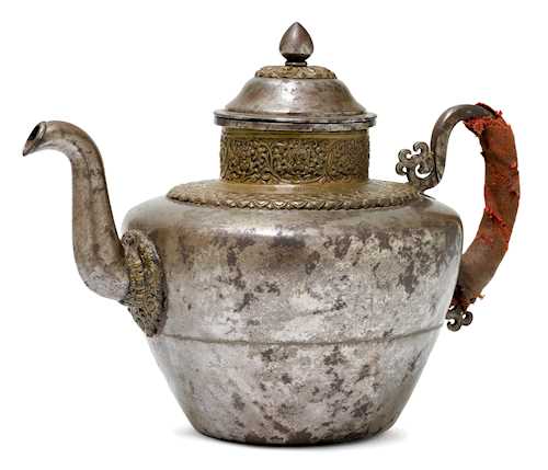 鐵奶茶壺。