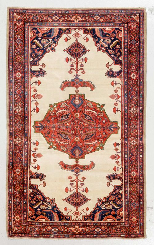 FERAGHAN old.White ground with a red central medallion, geometrically patterned, red edging with stylized tendrils, 130x200 cm.