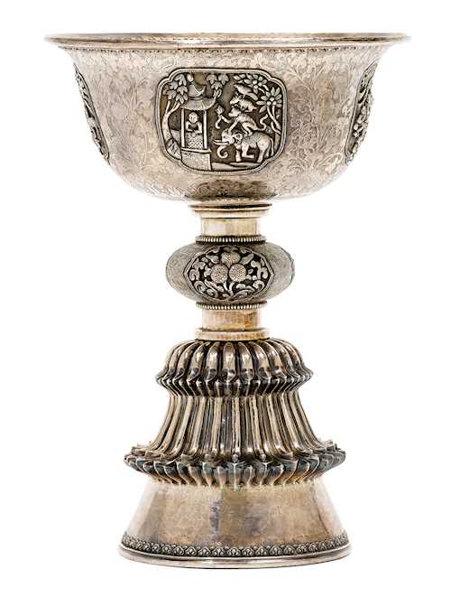 A FINE AND LARGE SILVER BUTTER LAMP.