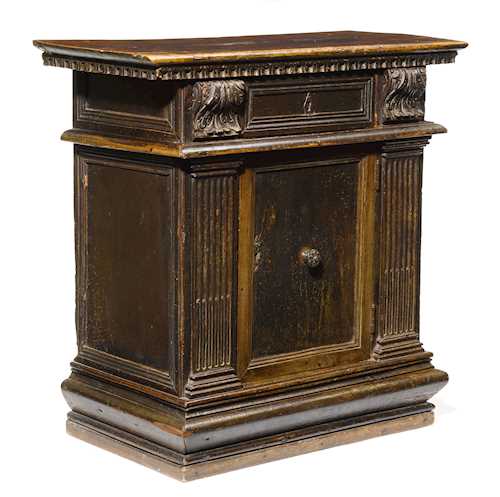 SMALL HALF-HEIGHT CABINET