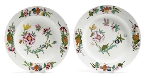 A PAIR OF “FAMILLE-ROSE” PLATES
Vienna, c. 1750.