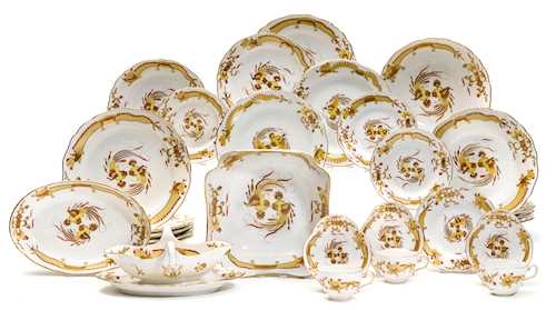 A COMPOSITE ‘YELLOW DRAGON’ PATTERN PART TABLE SERVICE