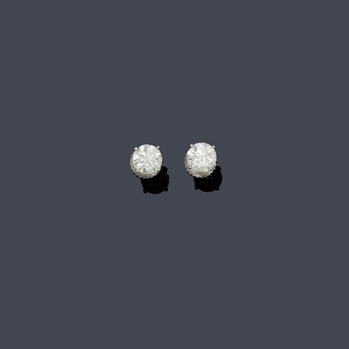 DIAMOND EAR STUDS. White gold 585. Classic ear studs, each set with 1 brilliant-cut diamond weighing 1.50 ct and 1.51 ct, respectively, I/VS2, in plain four-prong settings. With GIA Report Nos. 2151091218 and 1156142358 November 2012 and December 2012, respectively.
