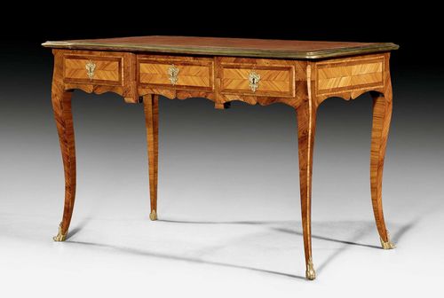 SMALL BUREAU PLAT,Louis XV, Paris circa 1760. Tulipwood and rosewood in veneer. The top lined with gold-stamped brown leather and edged in bronze. The front with broad central drawer, flanked on each side by 1 slightly protruding drawer. Same, but sham arrangement verso. Fine gilt bronze mounts and sabots. 120x69x76 cm.