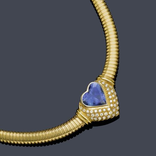 SAPPHIRE AND DIAMOND NECKLACE. Yellow gold 585, central part 750, 45g. Casual-elegant Tubogas necklace, the heart-shaped centre part set with 1 sapphire heart weighing 14.16 ct, probably unheated, and pavé-set with 40 brilliant-cut diamonds weighing ca. 2.00 ct. L ca. 43 cm. With case and copy of expert opinion. Oral estimate by GGTL/ Gemlab.