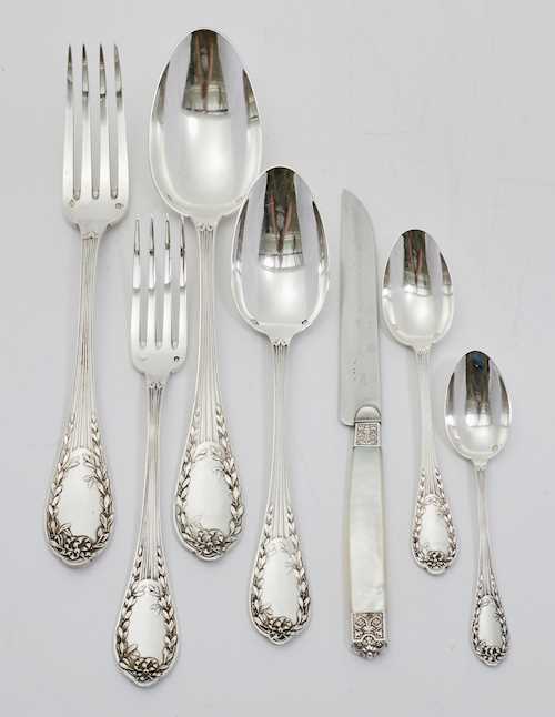 ITEMS OF A CUTLERY SERVICE