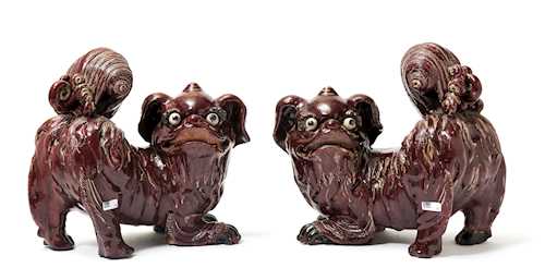 PAIR OF FÔ DOGS