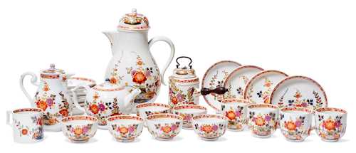 LOT OF ITEMS FROM A SERVICE WITH A "TISCHCHENMUSTER" PATTERN, FROM DIFFERENT SETS