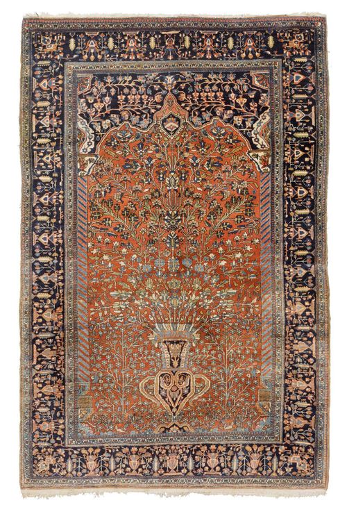 FERAGHAN antique.Rust coloured mihrab with black spandrels, patterned with plant motifs, black border with vases, slight wear, 133x190 cm.