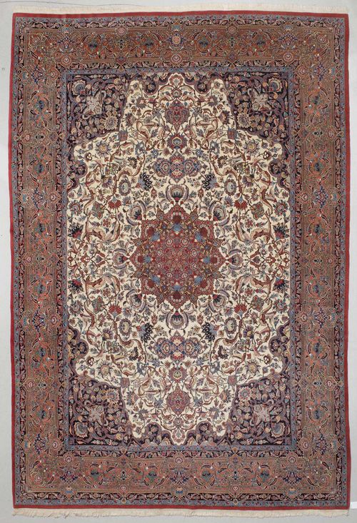 GHOM old.White central field with a red central medallion and black corner motifs, the entire carpet is patterned with tendrils and palmettes, pink border, 320x420 cm.