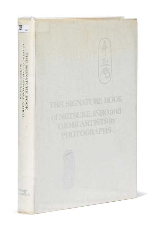G. Lazarnick: The Signature Book of Netsuke, Inro and Ojime Artists in Photographs.
