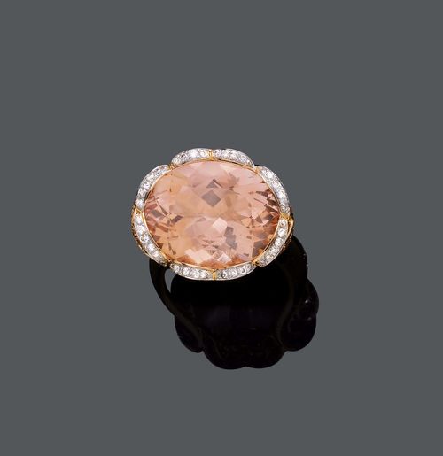 MORGANITE AND DIAMOND RING. Pink gold 750. Attractive modern ring set with 1 oval morganite weighing ca. 12.00 ct within a border of numerous diamonds, the setting and the ring shoulders additionally decorated with numerous orange sapphires weighing ca. 0.90 ct in total. Size ca. 54.