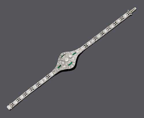 EMERALD AND DIAMOND BRACELET, probably ca. 1940.