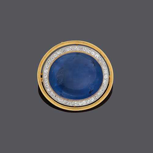 CEYLON SAPPHIRE AND DIAMOND BROOCH/PENDANT, probably ca. 1950.