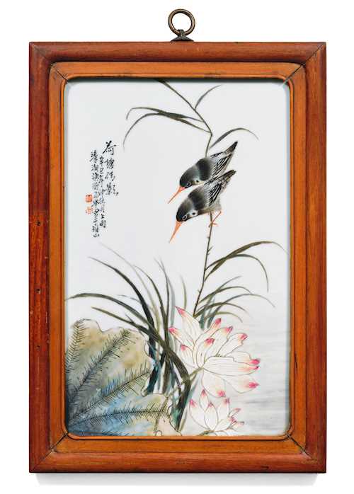 A PORCELAIN PLATE WITH TWO BIRDS IN A LOTUS POND.