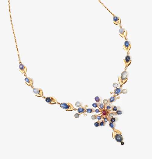 SAPPHIRE AND GOLD NECKLACE.
