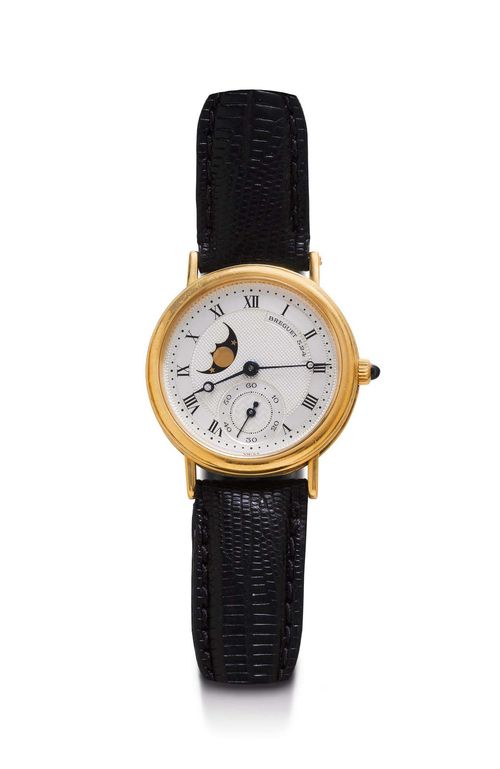 LADY'S WRISTWATCH WITH MOON PHASE, BREGUET 524, 1990s. Yellow gold 750. Ref. 3300 BA. Round case No. 425 with a ribbed profile. Dial with engine-turned centre and Roman numerals, blued hands, small second at 6h, signed Breguet 524. Hand winder, movement No. 723, cal. 816/4 with Glucydur balance. Black leather band with gold clasp, not original. D 31 mm. With original case.