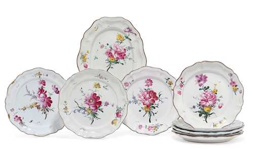 A MIXED LOT COMPRISING 8 FAIENCE PLATES AND A BOWL PAINTED WITH "FLEURS FINES"