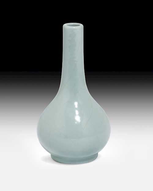 A RARE SMALL GUAN-TYPE PEAR-SHAPED VASE