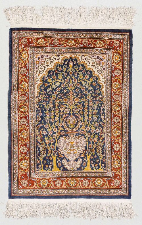 HEREKE SILK PRAYER, old.Blue mihrab with white spandrels, patterned with plant motifs, red edging, 67x95 cm.