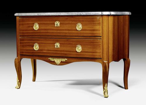 PRINCELY COMMODE,Louis XV, stamped S. OEBEN (Simon Oeben, maitre 1769), with stamp of the CHATEAU DE CHANTELOUP, Paris circa 1765. Mahogany veneer. The front with 2 drawers. Gilt bronze mounts and sabots. "Carrara" top. 126x53x86 cm. Provenance: - Former collection of the Chateau de Chanteloup. - From a Paris collection.