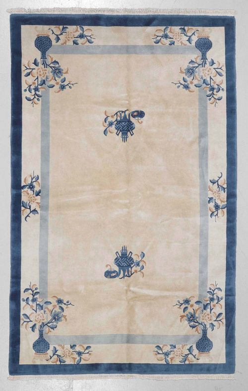 CHINA old.Beige ground, patterned with vases in blue, blue edging, 170x255 cm.