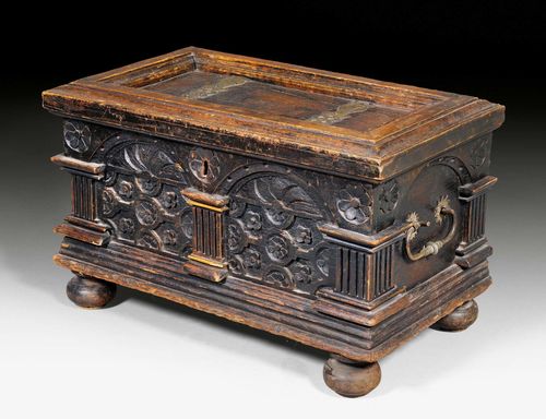 CASKET, Baroque, German, 18th century. Carved and shaped wood. Iron handles and ornamental bands. The lock replaced. Some losses, restoration required. 45x27x23 cm.