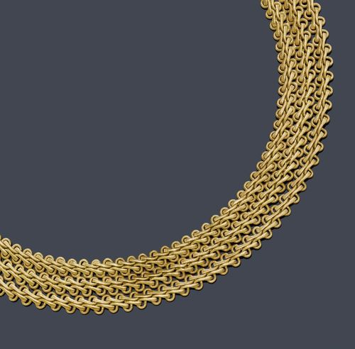 GOLD NECKLACE WITH BRACELET, M. BUCELLATI, ca. 1960. Yellow gold 750, 142g. Decorative, casual necklace with a fantasy braid and a textured surface and an integrated box fastener. Matching bracelet. Signed M. Bucellati. W ca. 2 cm, L ca. 38 cm and 18 cm, respectively.