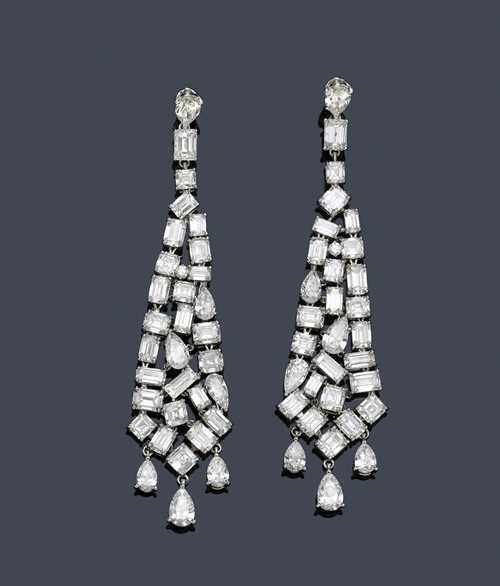 DIAMOND EARRINGS, GRAFF. White gold 750. Elegant earrings with 65 diamonds with different cuts weighting 18.97 ct. Signed Graff, GE15602. With copy of the invoice, October 2012.