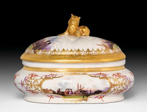 MEISSEN SUGAR BOWL AND COVER WITH HARBOUR SCENES, Meissen, ca. 1725-28. Oval bowl painted with harbour scenes in the style of C.F. Herold. The convex cover with gilt lion finial. Underglaze blue sword mark. Gold number 71 on both pieces. L 12.3 cm. Provenance: - Kunsthandel Georges Ségal, Basel. - from a Zurich private collection.