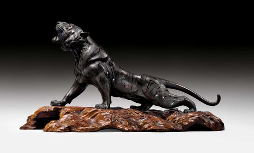 BRÜLLENDER TIGER.