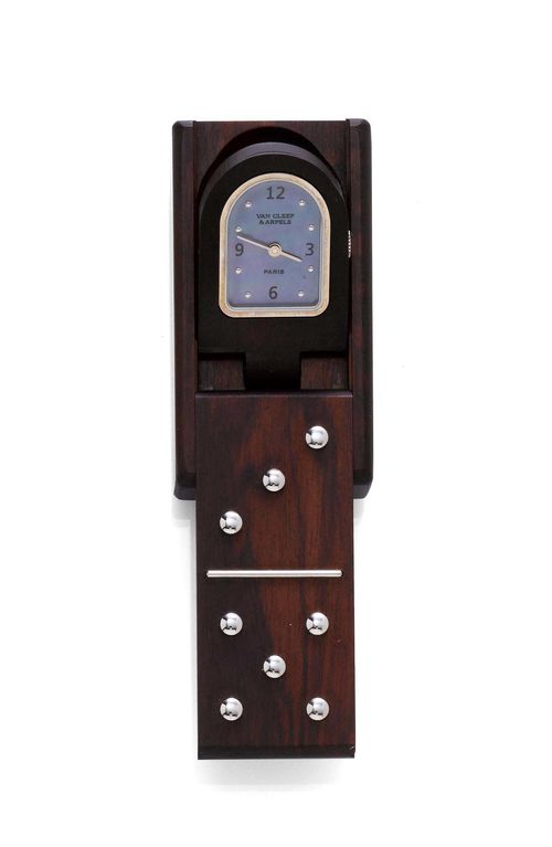MINI TRAVEL CLOCK, VAN CLEEF & ARPELS, DOMINO. Steel. Limited Series No. 11/28. Small sliding clock in a wooden domino with sliding cover. Hinged clock with abalone mother-of-pearl dial with 4 black numerals and silver-coloured dot indices, signed. Quartz movement. Bottom signed Van Cleef & Arpels "Domino" No. 8 11/28 Série Limitée. D 4.9 x 2.6 mm.