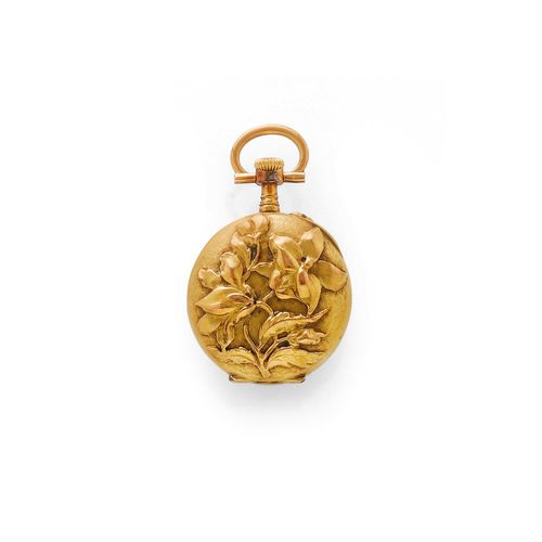 MINI PENDANT WATCH, ca. 1900. Yellow gold. Small case No. 74024, the back with finely engraved lily motifs. Enamelled dial with Roman numerals, Louis XV hands and applied lozenge motifs, outer minute division. Cylinder movement. Does not run: resinified. D 23 mm.