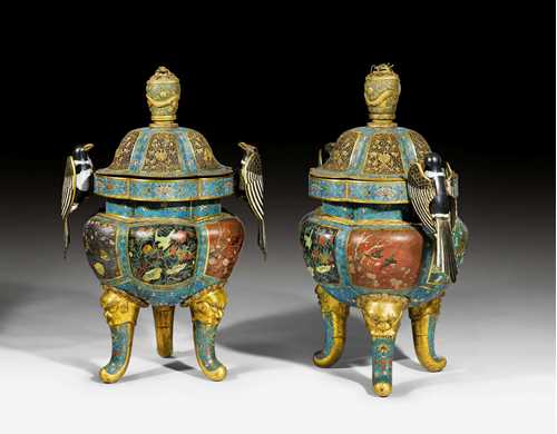 A PAIR OF MONUMENTAL CLOISONNE ENAMEL TRIPOD CENSERS WITH MAGPIE HANDLES. China, Qianlong, height 105 cm. Some damages.