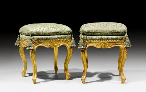 PAIR OF STOOLS "A CARTISANES",